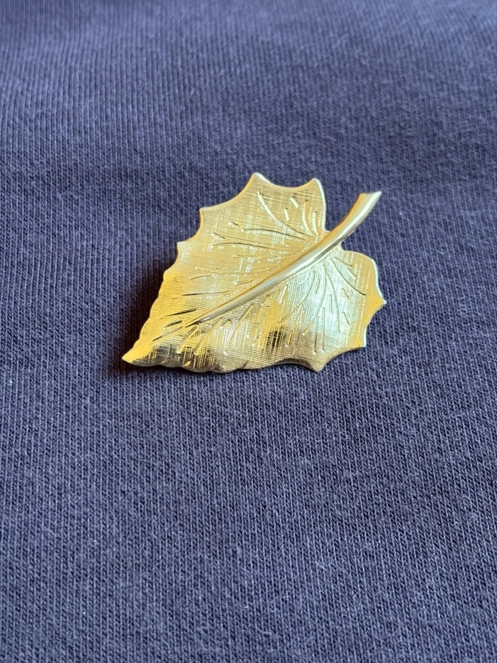 Vintage Gold Tone Small Leaf Brooch Botanical Pin